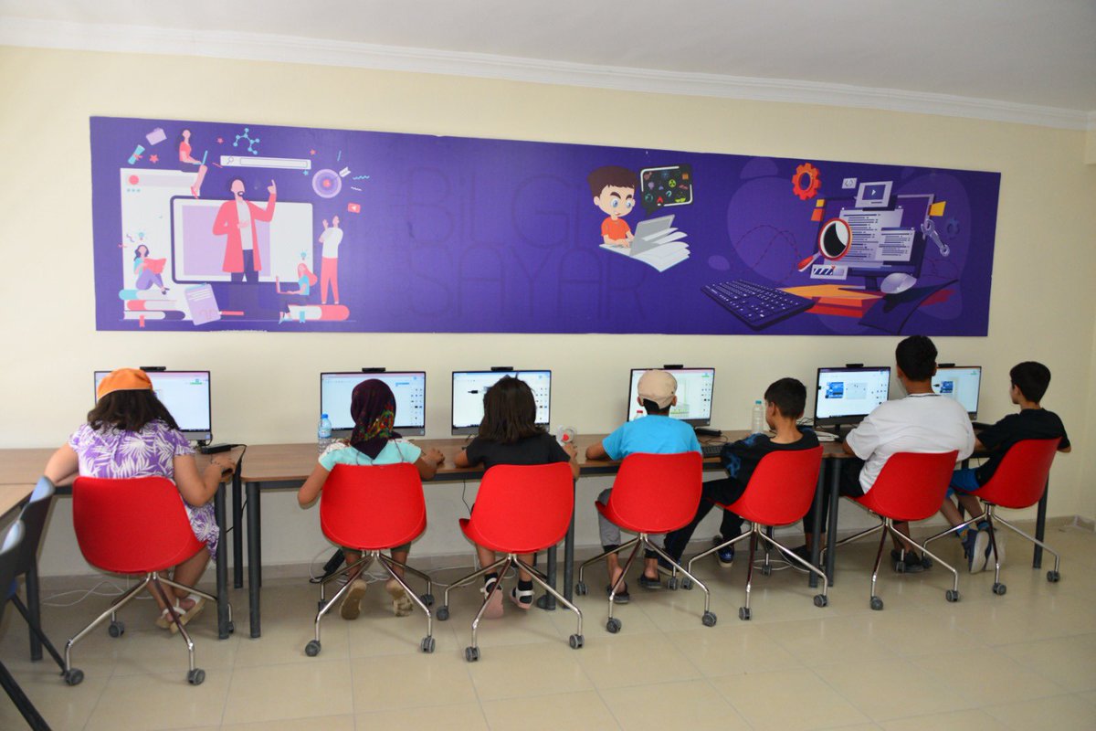 yesilyurtbeltr's tweet image. Geleceğimizin teminatı evlatlarımız, kodlayarak düşlerimizi gerçeğe dönüştürüyor.💻🚀
📍Yeşilyurt Mesleki Eğitim ve Yaşam Merkezi
#RobotikKodlama
#KadimYeşilyurt