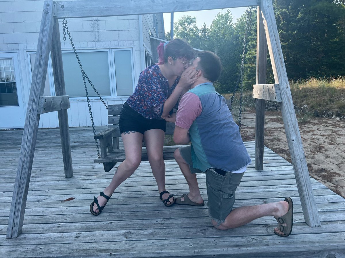 linnytwits's tweet photo. Quick life update and likely the last thing I’ll ever post here. Follow me on insta @ lindsaysgram https://t.co/OlflDNWPQd