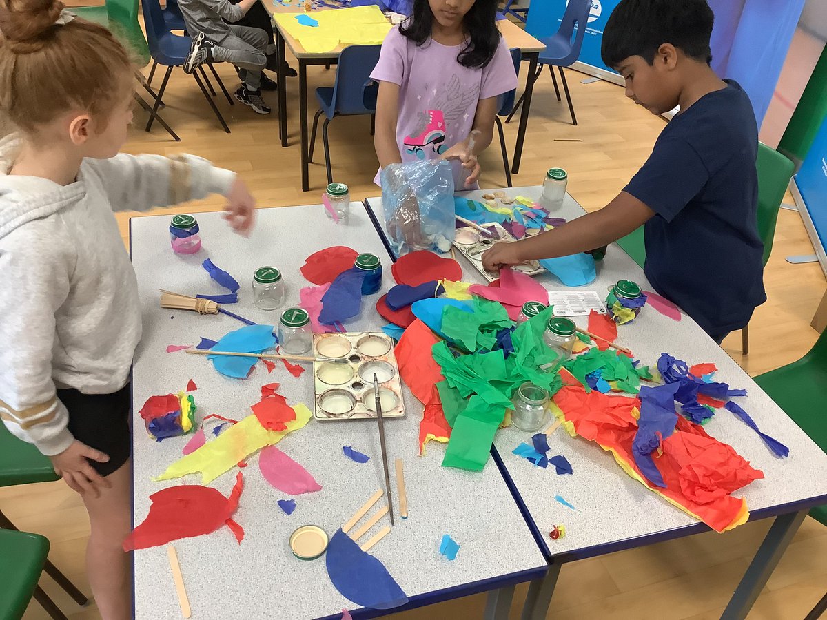 OABroadoak's tweet photo. Some of the crafts the children #madetoday https://t.co/2X5QusZezE