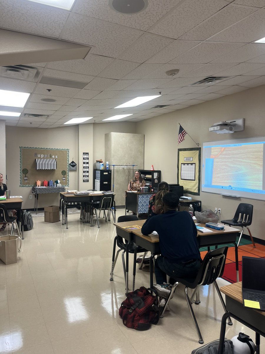 Aphillips4life's tweet photo. 1st and 2nd demonstration lessons for new teachers brought to you by @lifeschools rockstars Mrs. Rodriguez, Ms.Jones, Mrs. Walch, Ms. Waites! #lschat #lifeleadersread #collaborative https://t.co/pZttI4rjfn