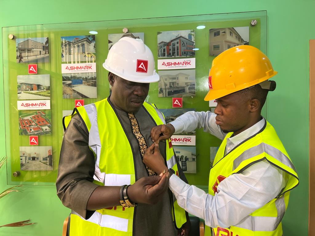 ArkitectAkanmu's tweet photo. Veteran Actor Taiwo Babajide Al-Hassan aka “Ogogo” Announced As Ashmark Global Resources Brand Ambassador

The announcement took place today 2nd August 2023 when Adewale Ademokoya Managing Director of Ashmark Global Resources And Akanmu Saheed Olatokunbo (Arch.), CEO of Ashmark Global Resources announced the endorsement of Veteran Actor Taiwo Babajide Al Hassan aka “Ogogo” as its Brand Ambassador.

Ashmark Global Resources Limited is a duly registered limited liability company in Lagos, Nigeria. They do architecture and engineering designs, road and drainage works, and other civil construction projects for private and public clients as consultants and contractors.

They also execute major government contracts for multinational construction companies and expatriates as sub-contractors and consultants.

Also, we've executed several projects using alternative materials and construction methods like Shipping containers, PolyUrethane sandwiched panels, seasoned woods, etc to build homes, beach houses, clubs, lounges, and restaurants.

And we've also embarked on several facade improvement projects using innovative aesthetically pleasing elements like aluminum composite panels to form 2D, 3D, and 4D design effects, cement boards, bricks, panels, etc.

Taiwo Babajide Al Hassan who is popularly known as Ogogo is a Nigerian actor, director, and producer. He was born on October 31, 1959, in OGUN STATE. He went to Yaba Technical School in Lagos for his technical training as an automobile mechanic.

He began acting in 1981 under the tutelage of Awo Ademola Fagbemi, shortly after he got a job at the water corporation as an auto-mechanic. He worked at the water corporation for about 13 years. He retired from government work to concentrate on acting in 1994.

Ever since he joined the Nigerian movie industry he has featured and produced several movies which include Baba Ibeji, Suspect, Egbe Orun, Eje Salami, and Okan Soso among others.
@AshmarkLtd @ArkitectAkanmu 
#AshmarkGlobal #Construction
@Mr_JAGs @Rotankwot