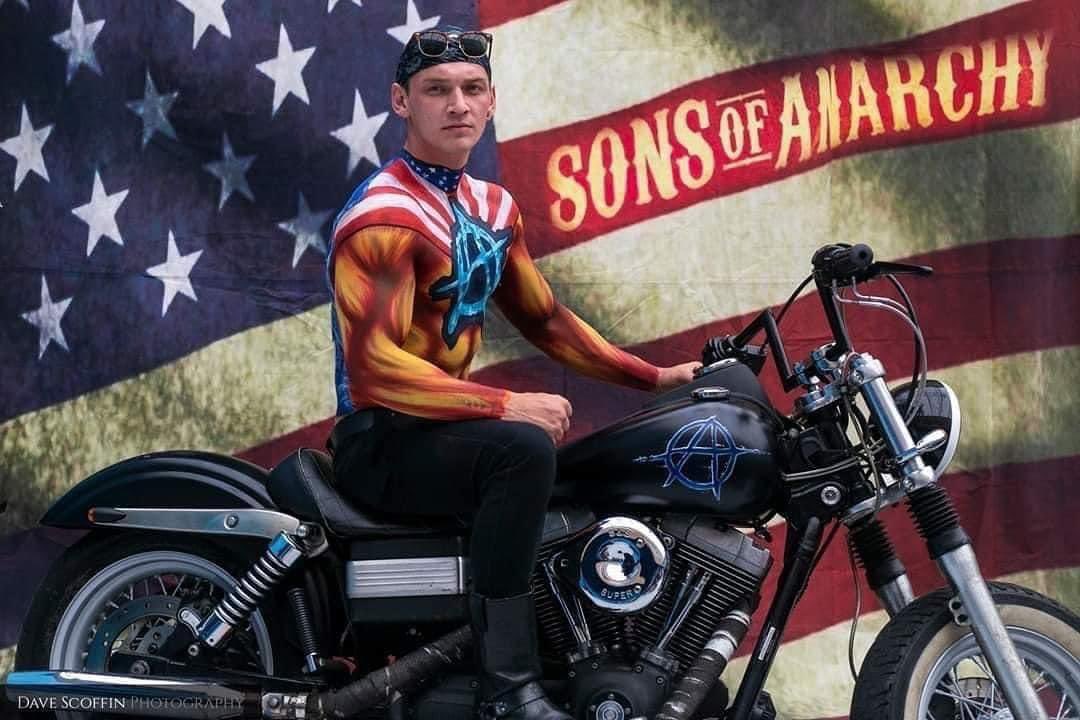 ukcgfevents's tweet photo. The SOA bike is at Derby Sunday 6th August so a great photo op! This image was of a model painted in the theme at an event by Brushstrokes and the image is by David Scoffin .All tickets for Sunday can be booked via https://t.co/q0rJBDGDV5
#derby #derbyshire #soa #soafans https://t.co/IC8AGxpyMW
