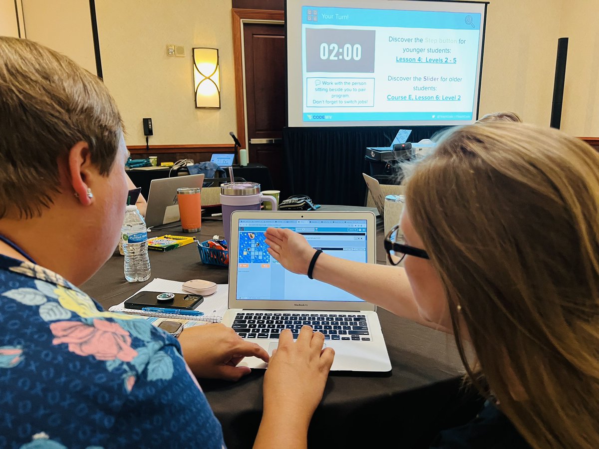 jzwvu07's tweet image. 💻 Expanding CS across the state of WV continues to be a passion of mine. This past week I had the pleasure of working with teachers during the #INVESTWVDE conference to bring CS to their classrooms this fall! @CodeWV @codeorg #Codewv #CS4WV