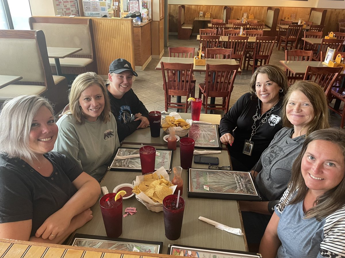 NPHSOffice's tweet photo. Catching up with our secretaries that are off over the summer for lunch before they are back on Monday for our Grizzly Welcome Day! Come see us August 7th from 8-12 or 3-7! https://t.co/psauupoYwN