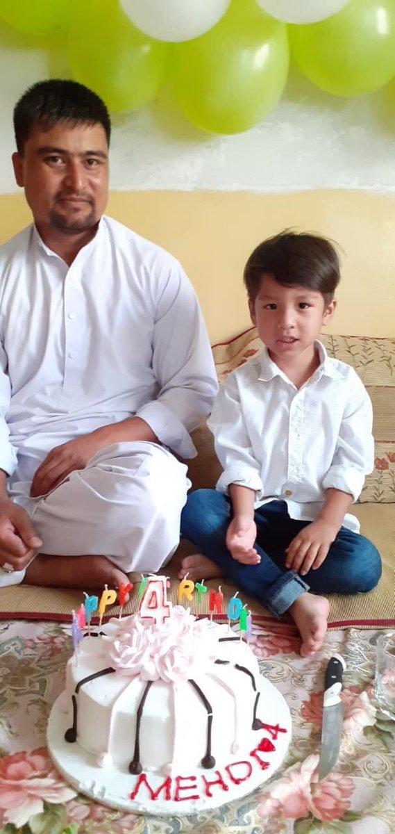 dhussain313's tweet photo. اس طرح کے سینکڑوں معصوم بچوں کی نگاہیں پاکستانی اداروں سے اپنے شہیدوں کے بے جرم و بے خطا قتل کا حساب مانگ رہی ہے، اور سارے اداروں کی نظریں شرم کے مارے جھکی ہوئی ہے۔

#HazaraGenocide https://t.co/NxApYdNweD