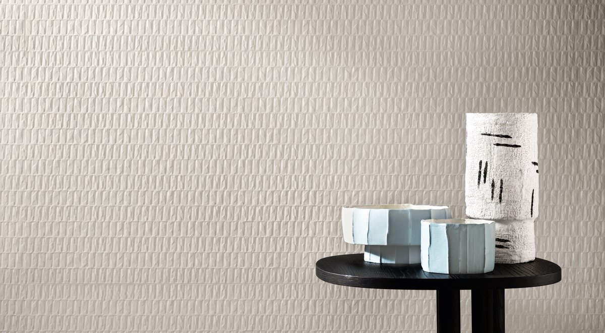 CeramicsOfItaly's tweet photo. As homeowners and brands look to personalize their spaces, handmade finishes are in high demand. This month, we're exploring #ItalianTiles that add an #Artisanal touch to spaces, from 3D surfaces inspired by plaster-making to time-worn stone looks. #CeramicsOfItaly #TileTrends https://t.co/pQYuPklHv7