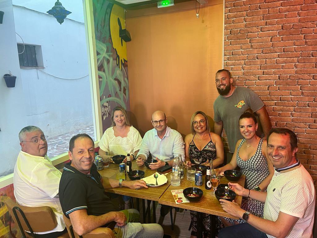 JCMartinTorres's tweet photo. ¡Disfrutando de la 15 edición de la ruta de la tapa en Mijas Pueblo! 

Hasta el próximo 31 de agosto podéis disfrutar de las exquisitas tapas y helados creados por los 8 establecimientos participantes.

☀️🍾🍽😋👨🏼‍🍳👌👩🏻‍🍳🍊

Concejalía de Turismo del Ayuntamiento de Mijas https://t.co/lXsFoVg7Y1
