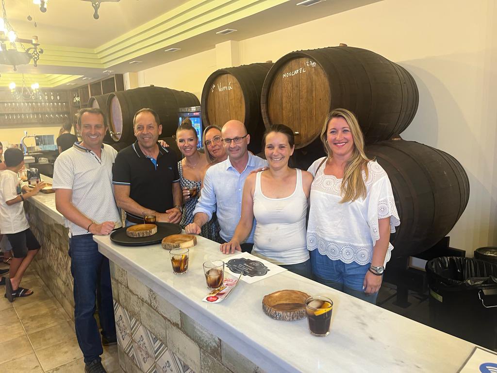 JCMartinTorres's tweet photo. ¡Disfrutando de la 15 edición de la ruta de la tapa en Mijas Pueblo! 

Hasta el próximo 31 de agosto podéis disfrutar de las exquisitas tapas y helados creados por los 8 establecimientos participantes.

☀️🍾🍽😋👨🏼‍🍳👌👩🏻‍🍳🍊

Concejalía de Turismo del Ayuntamiento de Mijas https://t.co/lXsFoVg7Y1