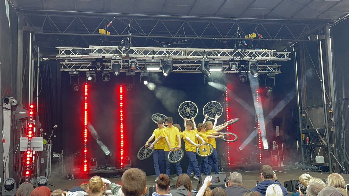 Neil Young tweet media