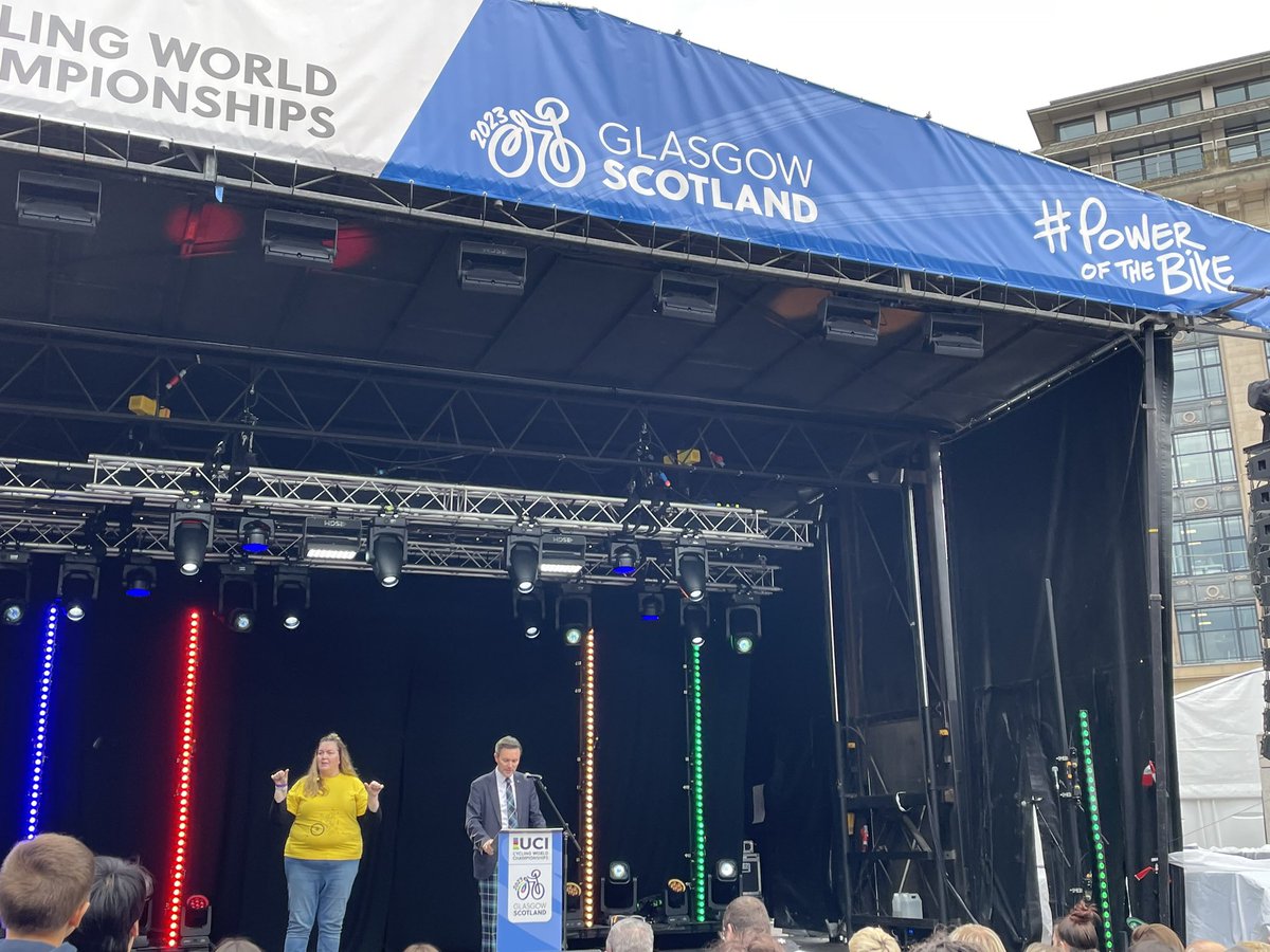 Neil Young tweet media