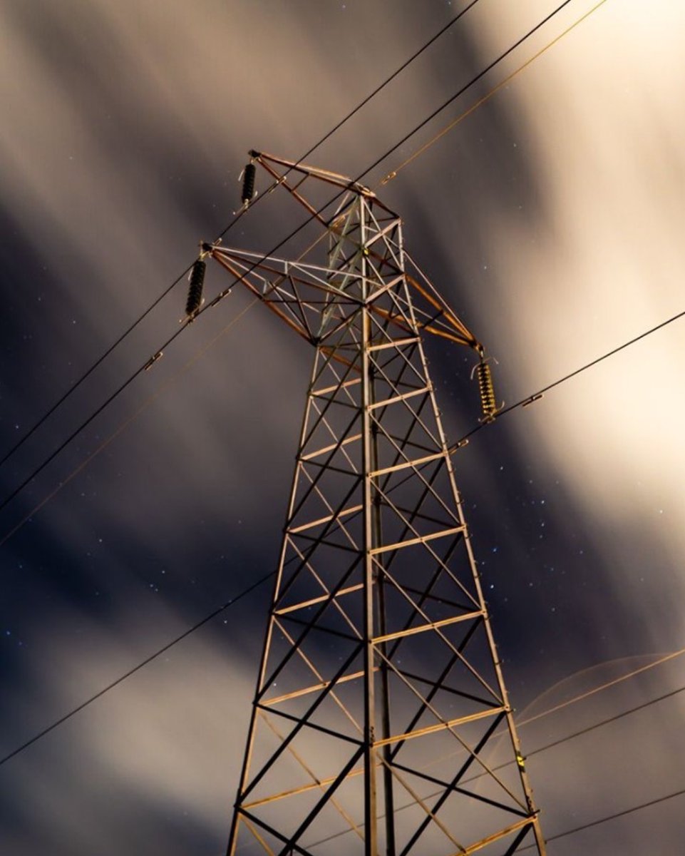 gridcustomersuk's tweet image. We are expecting some unseasonably wet and #windyweather across our regions.
Whatever the weather, we can work to restore power supplies quickly and safely for you.

Cal 105 during a #powercut or visit our website for other ways to get in touch.