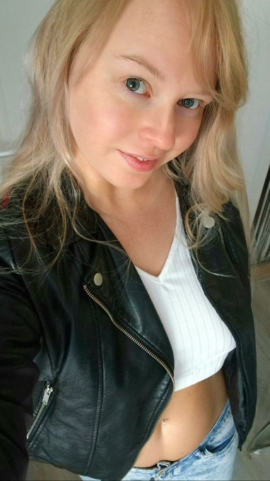 Rt if you like girls in crop tops and leather? 😍 https://t.co/lCHhVZ2D6Z<a href="/tag/miami"class="tags"><span>#miami</span></a><a href="/tag/xbiz"class="tags"><span>#xbiz</span></a>