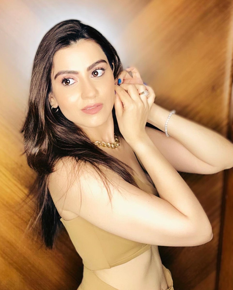 Pri_Kalantri's tweet photo. Fashion is a trend 
Style lives within a person 
~ Oscar De La Renta 
.
.
.
Mood for today 🦋 https://t.co/4HWeTLkRkf