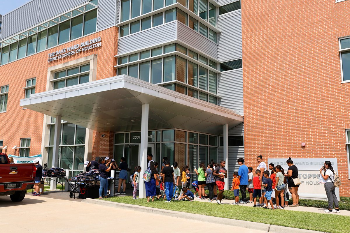 🎒 Thank you to everyone who made our event possible. It was a great day serving our community together. Check all the smiling faces!

#houston #backtoschool #safeschool #safecommunity #crimestoppersofhouston #backpackdrive