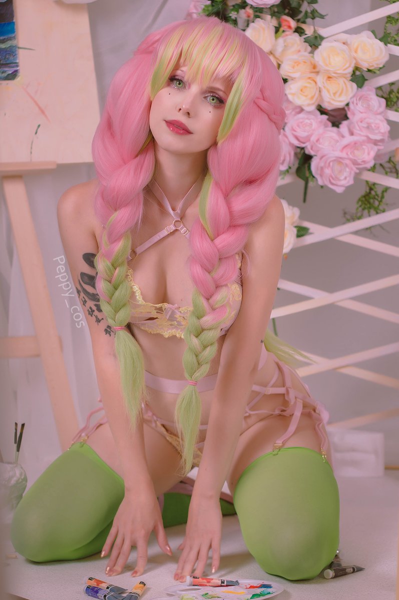 PeppyCosplay's tweet photo. Anime gaming with Mitsuri 🌸 https://t.co/SqkNDE9Lny