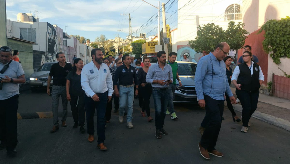 arquijc33's tweet photo. Con mucho orgullo por el trabajo de todos los involucrados y el gran apoyo de nuestros vecinos, el día de ayer hicimos la entrega de la Calle el Fortín completamente rehabilitada y para goce de nuestros ciudadanos de #Corregidora #OrgullodeQro https://t.co/t2TUaKQJf4