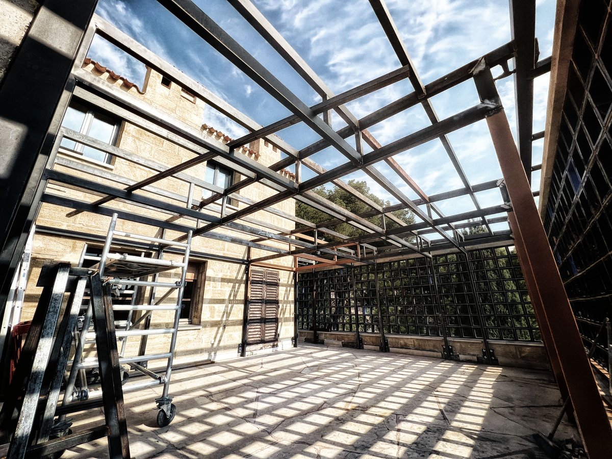 heptarts's tweet image. Villa ESS/2 . ossature métallique en cours d’assemblage . Tubes métalliques 50x100 mm . Portées libres de 7,15m et 5,75 m.
#architecture #modernarchitecture #designarchitecture #architecturelovers #steel #architecte #archdaily #architecturedaily #heptarts #Marseille
