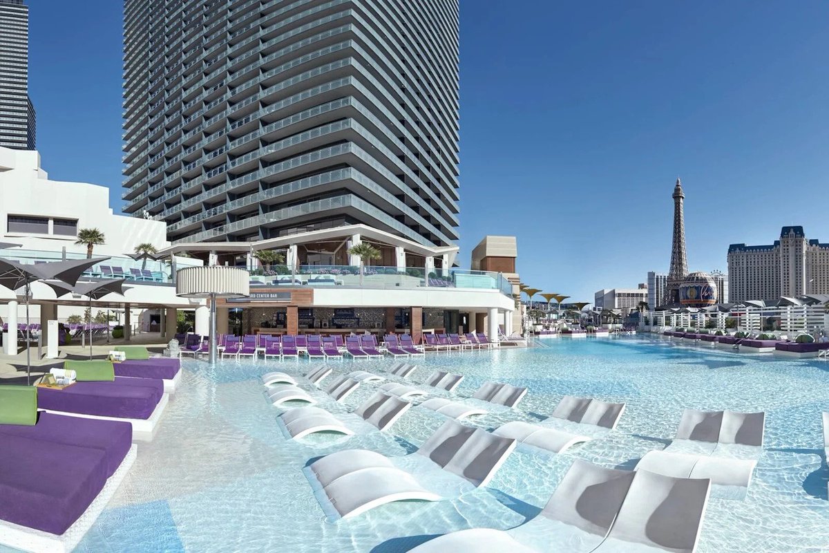 There's only one place to be when you want to cool off under the flashing lights of the Las Vegas strip. Autograph Collection's @Cosmopolitan_LV is on @thepointsguy's list of the ten best hotel pools in the U.S.: #ExactlyLikeNothingElse autoh.tl/6018PwhYE