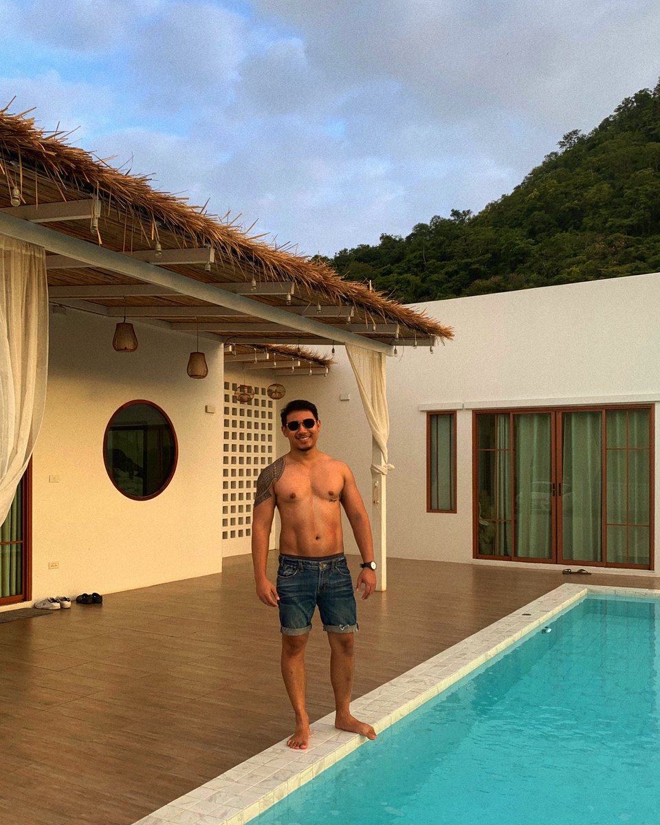 SpritescapeX's tweet photo. Pool man 
โอเคที่ริมสระ #PoolBoy #PoolParty https://t.co/Fq5xY0cOvB
