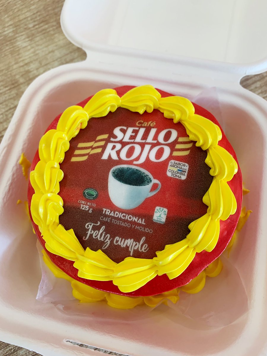 machy_sm's tweet photo. Café sello rojo ☕️ ¿a quién te recuerda este mini cake? 😂 https://t.co/I8XtTNIXdq