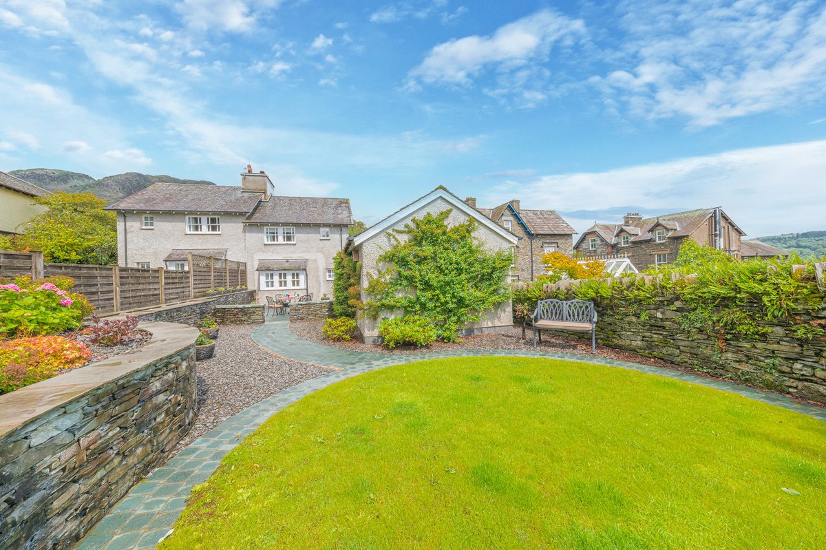 ⭐ NEW LUXURY COTTAGE! ⭐

Springbank Cottage | Coniston

😀 Sleeps 4
🐶 2 dogs welcome
📍 Quiet but central village location
⛰️ Mountain views
🚗 Parking for 3 cars
💧 Close to Coniston Water

Available now! Book today 👇

ow.ly/Z9ky50PqSpm