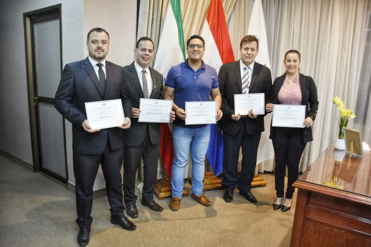 riosramirezc's tweet photo. ✓ "Mecenas del Refugiado", reconocimiento de la CONARE.

✓ Agradezco al Abg. Rildo Rivero, Secretario Ejecutivo de la Comisión Nacional para Apátridas y Refugiados por el Certificado de reconocimiento por el cual se destaca el apoyo brindado al CONARE. https://t.co/KM2rjMBdWw