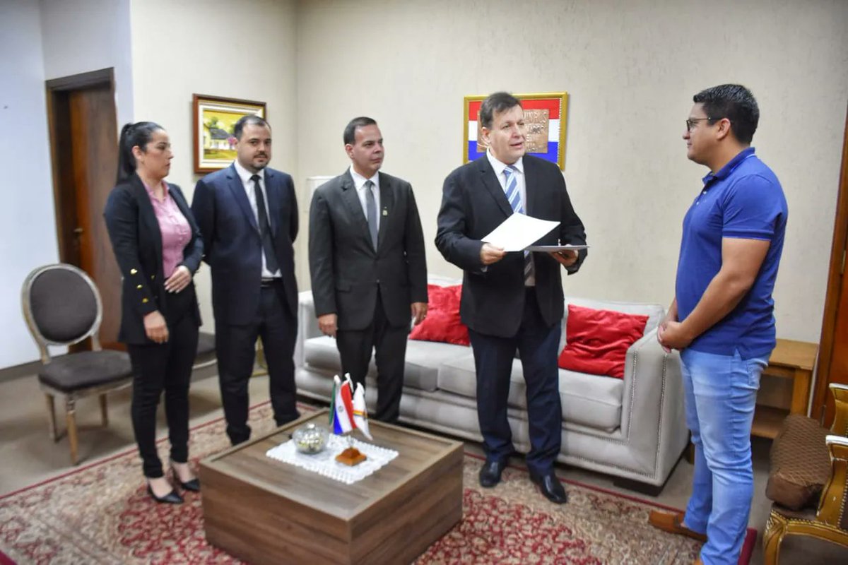 riosramirezc's tweet photo. ✓ "Mecenas del Refugiado", reconocimiento de la CONARE.

✓ Agradezco al Abg. Rildo Rivero, Secretario Ejecutivo de la Comisión Nacional para Apátridas y Refugiados por el Certificado de reconocimiento por el cual se destaca el apoyo brindado al CONARE. https://t.co/KM2rjMBdWw
