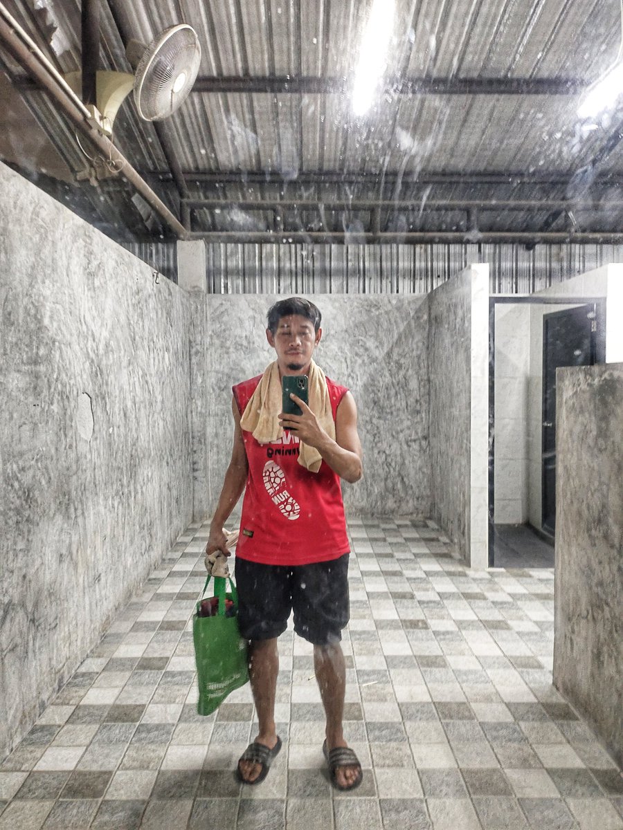Tubtimc24's tweet photo. ซ้อมบอลเสร็จ อาบน้ำ กลับบ้าน.. good night 💤
#นครศรีธรรมราช 
#หัวถนน
#สนามไดม่อล https://t.co/GOvHebjq5n