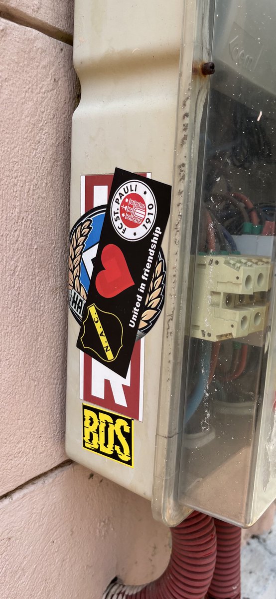 bredastickers's tweet photo. Groeten uit: Roemenië! #independentsince1912  #NAC #breda #nacbreda #NACpraat #breda #ultrasstickers #footballstickers #UltraStickers #noapeverywhere  #keeptheflagflyinghigh #Roemenieisgeelzwart #nacisbreda #buchareststreetart #bucharest #romeniastreetart #DinamoBucharest https://t.co/KS1zH87jNy
