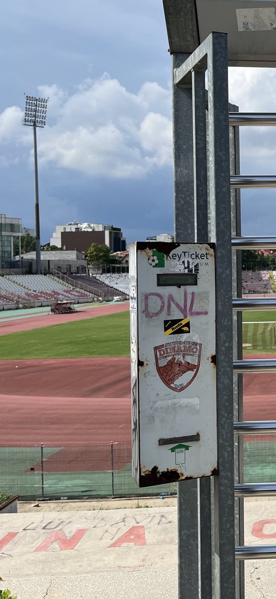 bredastickers's tweet photo. Groeten uit: Roemenië! #independentsince1912  #NAC #breda #nacbreda #NACpraat #breda #ultrasstickers #footballstickers #UltraStickers #noapeverywhere  #keeptheflagflyinghigh #Roemenieisgeelzwart #nacisbreda #buchareststreetart #bucharest #romeniastreetart #DinamoBucharest https://t.co/KS1zH87jNy