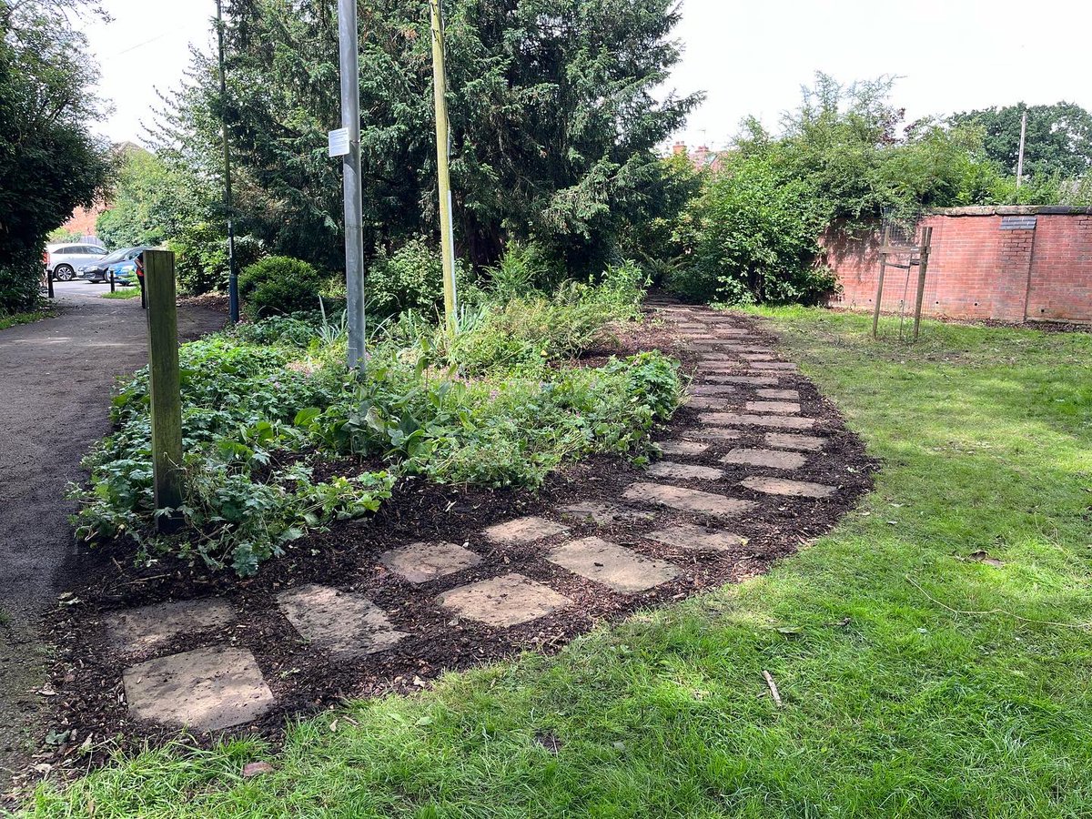 Thank you Rolls Royce #volunteers for your help tidying Chaddesden Park community garden. 

Doesn’t it look great 👍 💚

#LoveParksWeek #communityspirit