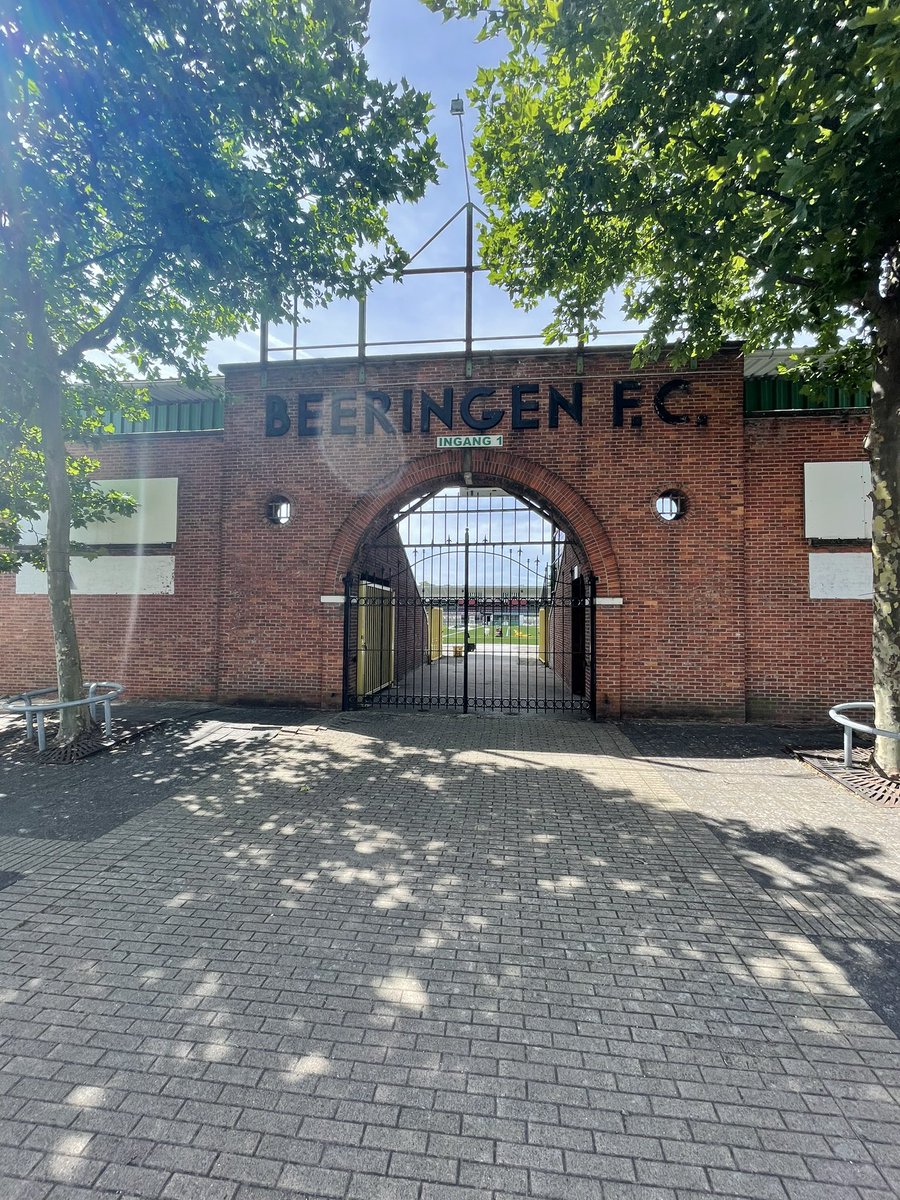 Exact een jaar geleden waren <a href="/HansDouw/">Hans Douw</a>, <a href="/inodiepeveen/">Ino Diepeveen</a> en ik samen van huis. 

Dat leverde een leuke aflevering voor de podcast van <a href="/Staantribune/">Staantribune</a> op over <a href="/UnionStGilloise/">Royale Union Saint-Gilloise</a> tegen Rangers FC, Beringen, Lana Wolf, Hasselt en de Oude Markt van Leuven. 

➡️ sptfy.com/UnionStGilliose