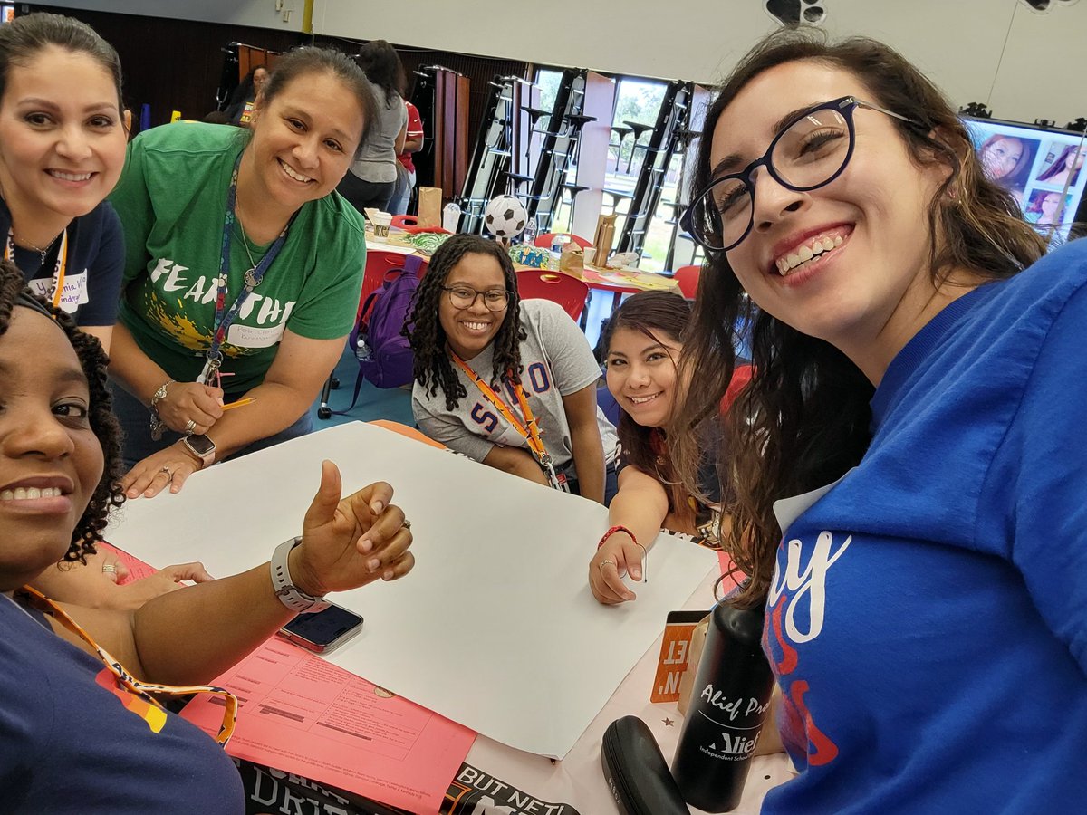 TechyOla's tweet photo. #Teamexcellence #TrainexecuteWin @KennedyCougs
First day back!!! Teamwork ! https://t.co/pBWksO18wH