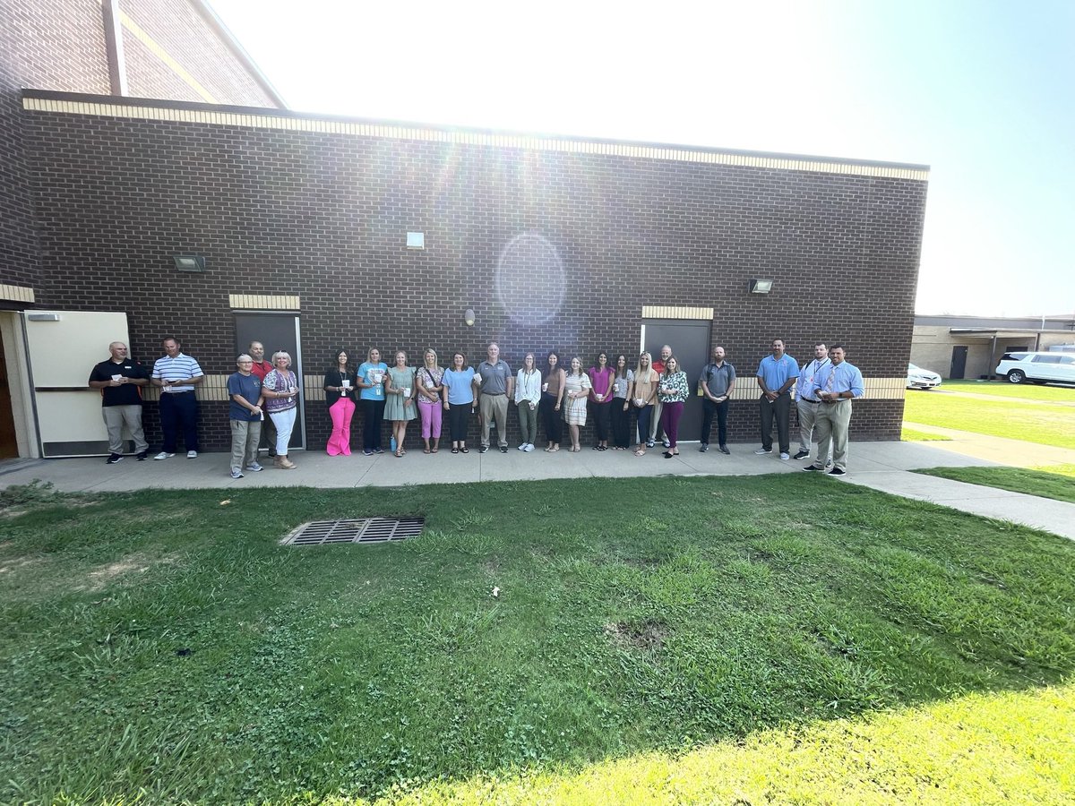 RichardsonGCSSD's tweet image. GCSSD CSH, Grant personnel, School Counselors, and PE/Wellness teachers participated in the Red Sand project to bring awareness to Human Trafficking.

#ItHasToStopTN #RedSandProject