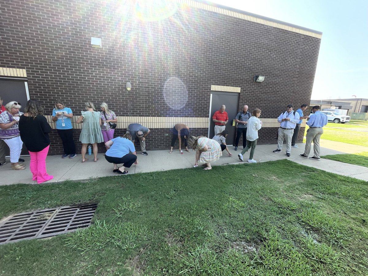 RichardsonGCSSD's tweet image. GCSSD CSH, Grant personnel, School Counselors, and PE/Wellness teachers participated in the Red Sand project to bring awareness to Human Trafficking.

#ItHasToStopTN #RedSandProject