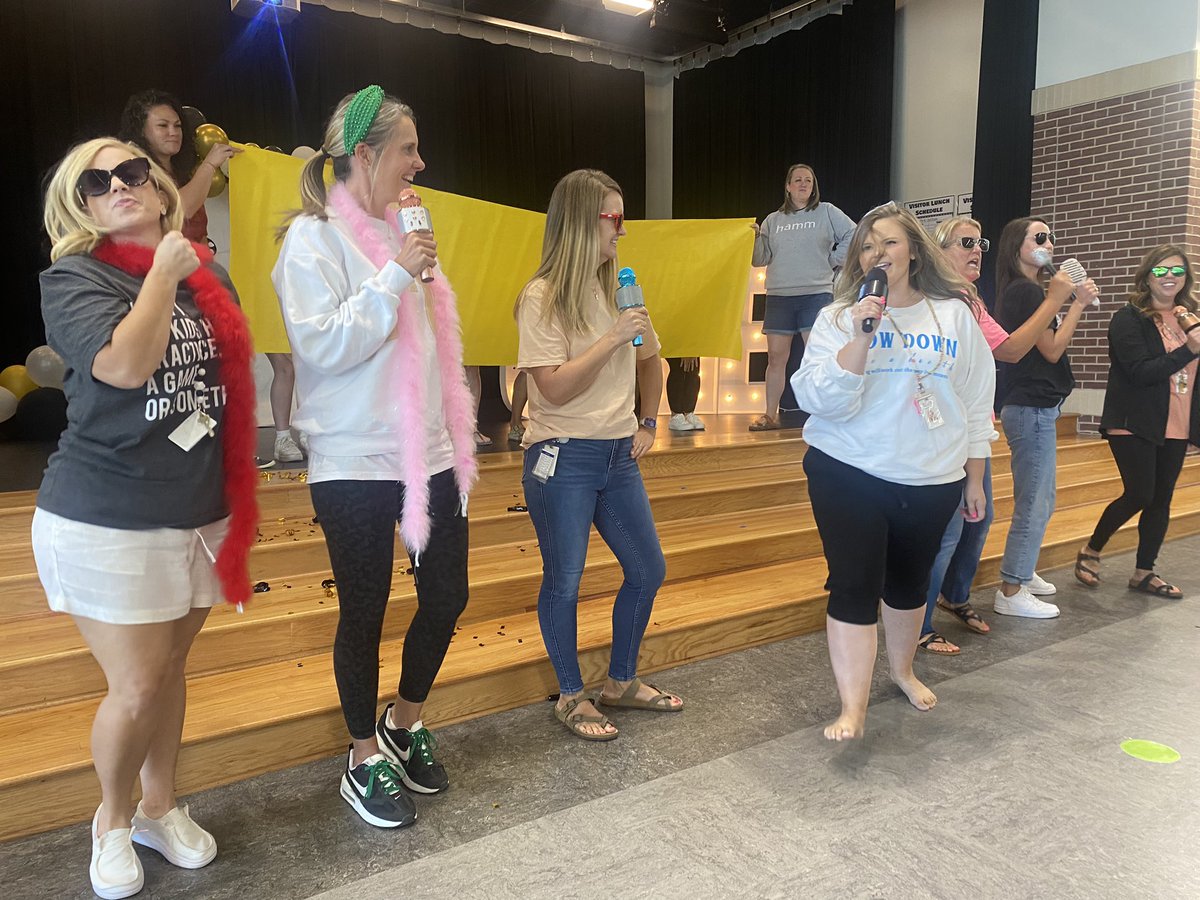 Lip sync -ing into the new year. <a href="/hammelem/">Sherry & Paul Hamm Elementary</a> #hammfam #hammheroes