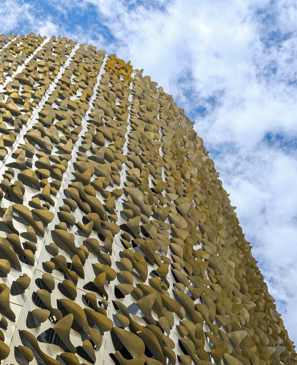 All that glitters is gold. From a distance, this facade creates a visual effect that looks like shimmering light on the surface of water. Read more about the vision behind this art on City View Garage in our link in bio.