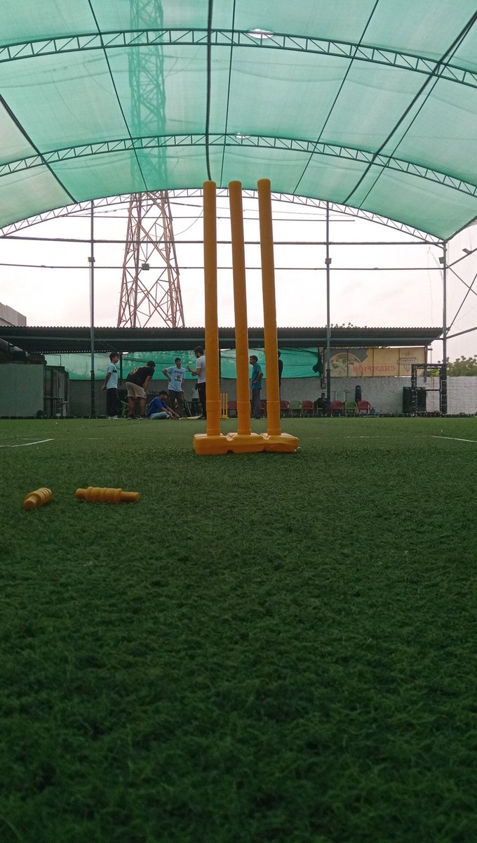 bhupsa011's tweet image. Box mai khelne me maja to bada aata hai 
#boxcricket #pavilion