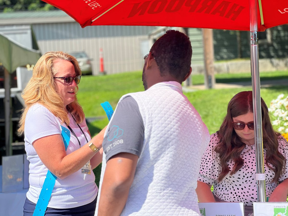CooperativeCUA's tweet photo. We are in Vermont today at Harpoon Brewery collecting donations for the @RedCross at CUs on Tap! This is the #credituniondifference in action!

Using the @NetGiver #donation platform 100% of funds go directly to the Red Cross. 💙 #Donate today https://t.co/Bp1NzxJGtR https://t.co/pPQkNaFrgJ