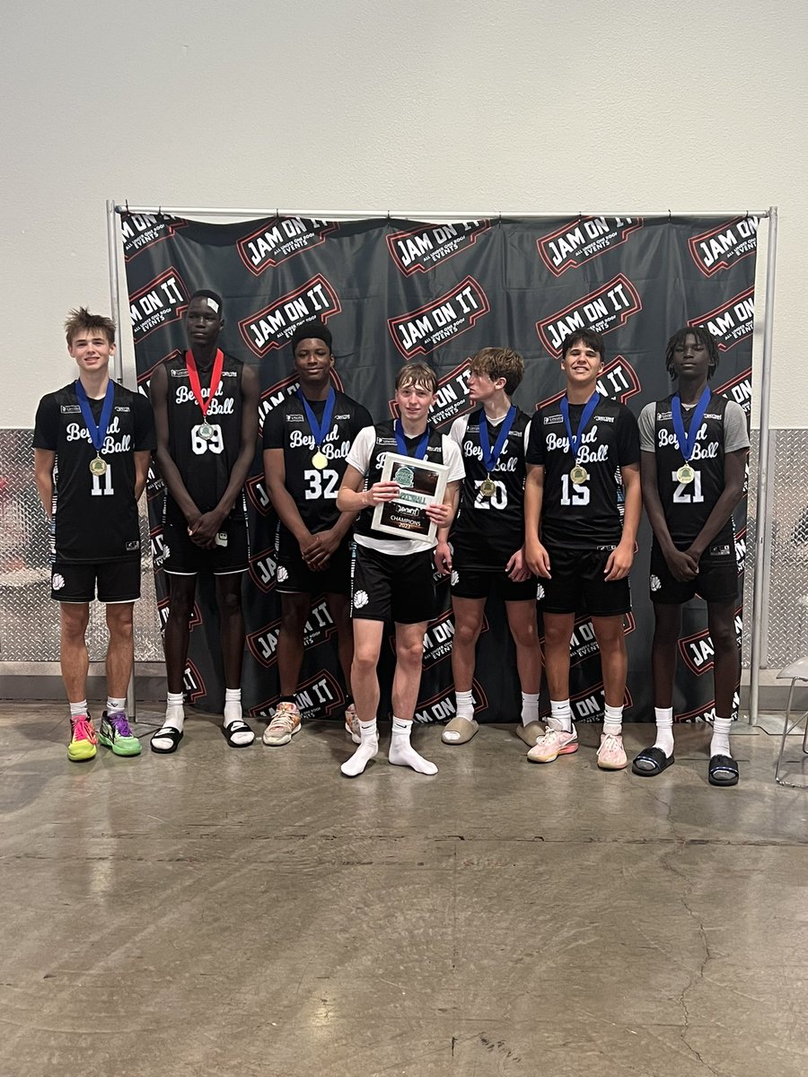 Sam Strawn tweet media