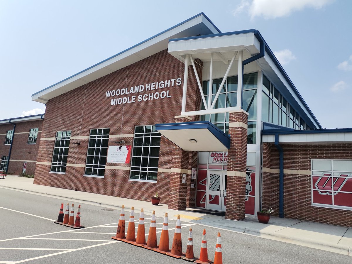 afbonillao's tweet photo. Falling in love with WHMS ❤️❤️❤️ More than happy to receive my classroom!!! It is time to make the magic happen 👨‍🏫👨‍🏫 @WoodlandHMS #UnitingOurWorld @ParticipateLrng https://t.co/ma9GR6CJVz