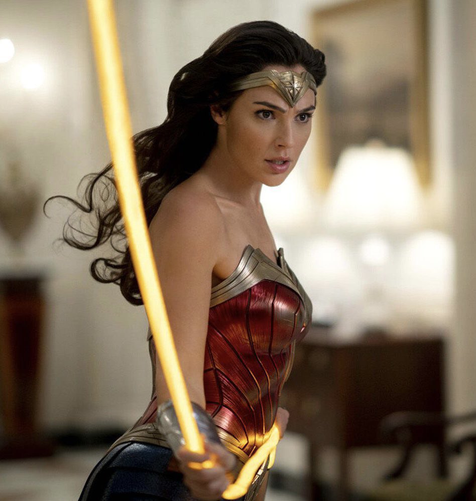 Gal Gadot confirma que se está desarrollando lo que será #WonderWoman3 por James Gunn Más en: bit.ly/3qc4Ct9