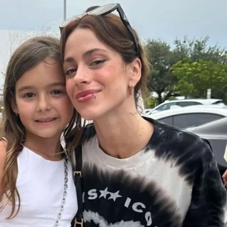 folkbuterag's tweet image. su carita, a pesar de todo siempre para a saludar a sus fans y pone su mejor cara para ellos, te amo con el alma tini