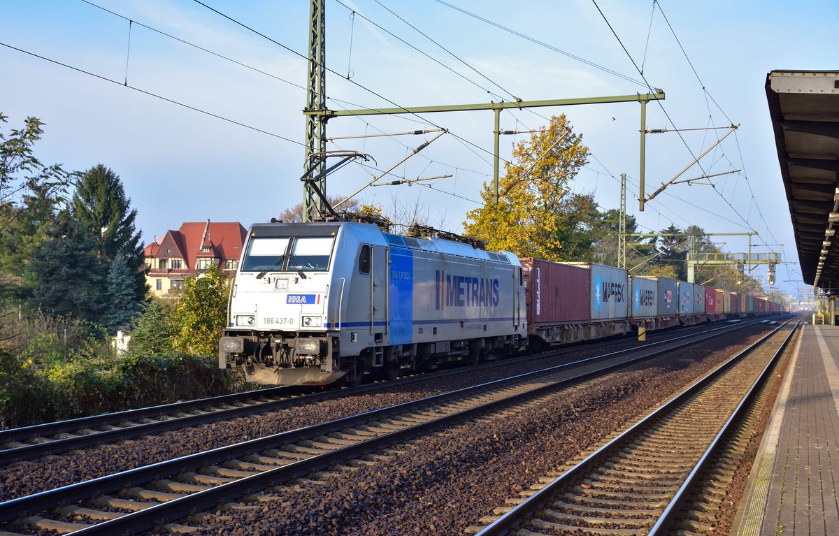 marcoullner's tweet photo. 186 437 mit Container, hier #Dresden Stehlen Richtung #Tschechien dies am 4.11.2017. #MehrsystemMittwoch #Train #Railroad #Bahnbilder #Metrans https://t.co/smgdkab0ln