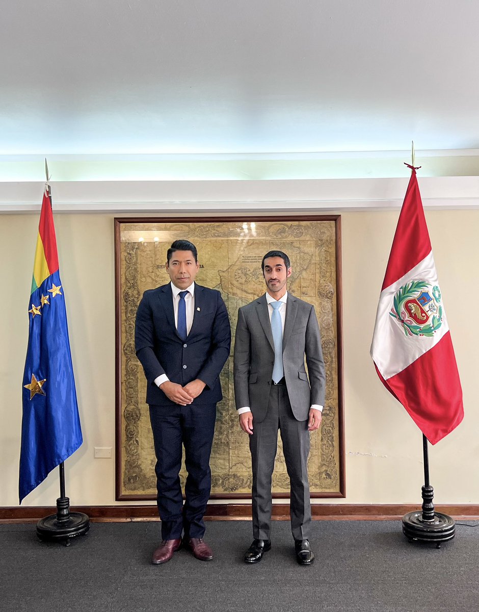 UAEEmbassyLima's tweet photo. التقى سعادة محمد عبد الله الشامسي سفير الدولة لدى جمهورية بيرو سفير غير مقيم لدى دولة بوليفيا مع سعادة كارلوس أباريسيو فيديا سفير دولة بوليفيا لدى #بيرو، وناقش الجانبان تطوير العلاقات الثنائية بين دولة #الإمارات ودولة #بوليفيا في مختلف المجالات بما يخدم مصلحة البلدين. https://t.co/QiMWGzPRRG
