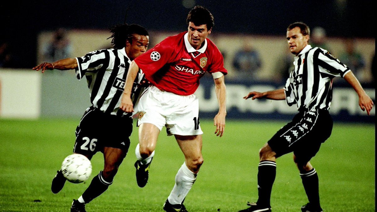 Footballtweet's tweet photo. 🎙️ Sir Alex Ferguson on Roy Keane against Juventus in 1999: "Pounding every blade of grass, competing as if he would rather die of exhaustion then lose, he inspired all around him, I felt as if its an honor to be associated with this player." 

🎙️ Roy Keane: "Stuff like that, kind of almost insults me, what am I supposed to do? Give up? Not cover every blade of grass? Not do my best for my teammates? Not do my best for my club?”