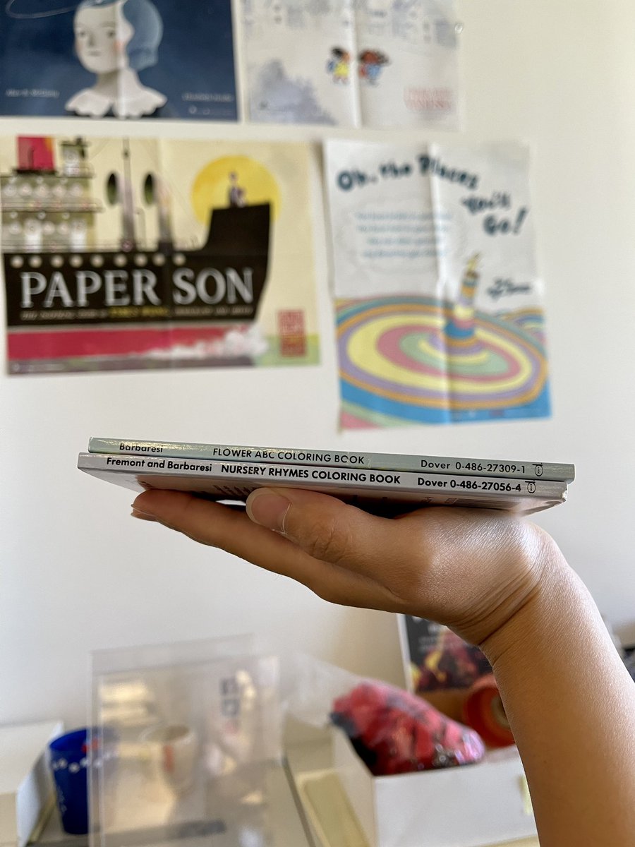 Happy #NationalColoringBookDay!🖍️🎨 Relive your childhood playdates and enjoy a moment of relaxation using coloring books to get in touch with your creative side! Check out these cute, undersized coloring books from our undersized book collection! Swipe to see how small they are!