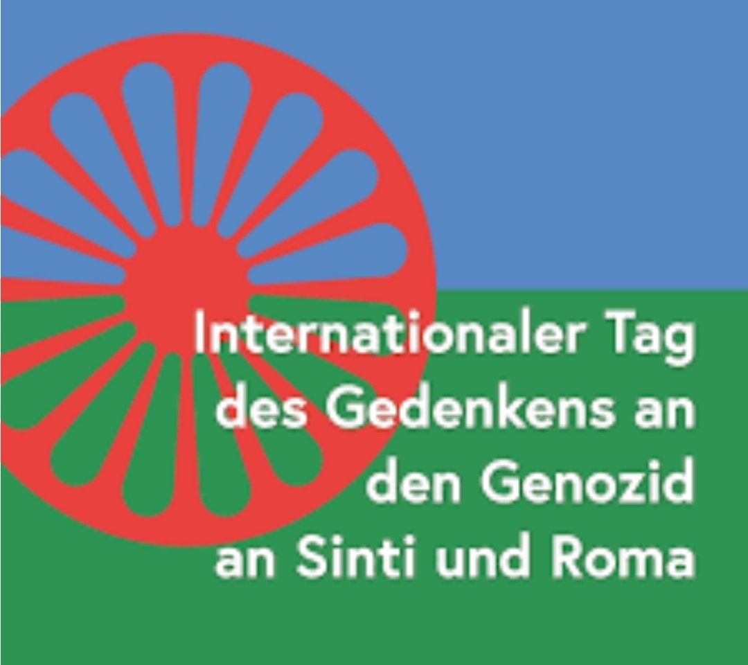 Aug.1944 ermordeten Nazis in #Auschwitz die letzten ~4300 Häftlinge im "Zigeuner-Familienlager" 
Wir gedenken 500.000 Opfern des Völkermords an europäischen Sinti,Roma u Jenischen!

Und noch immer hat Europa ein Problem mit #Antiziganismus!
 #RomaGenocideRemembranceDay
#Porajmos