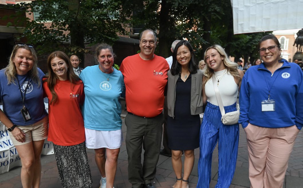 NorthEndONS's tweet photo. Wonderful night celebrating National Night Out with @bostonpolice , @MayorWu ,@BOSTON_EMS , North End Against Drugs, other community organizations &amp; neighbors! 

Thank you all for your help  in keeping our community safe! https://t.co/c4OnXCi3nK