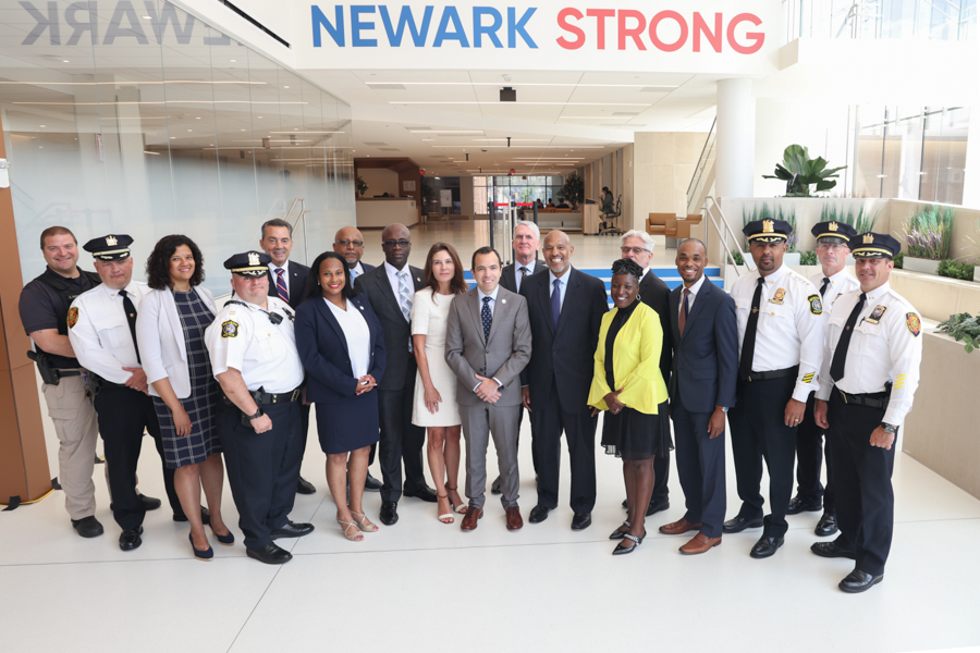 RWJBarnabas's tweet image. .@NewJerseyOAG yesterday announced the #ARRIVETogether program’s launch in Newark at @Newark_Beth (NBI) together with .@RWJBarnabas Behavioral Health Center, @NJTRANSIT, @NewarkNJPolice and the Newark Office of Violence Prevention.
(1/3)